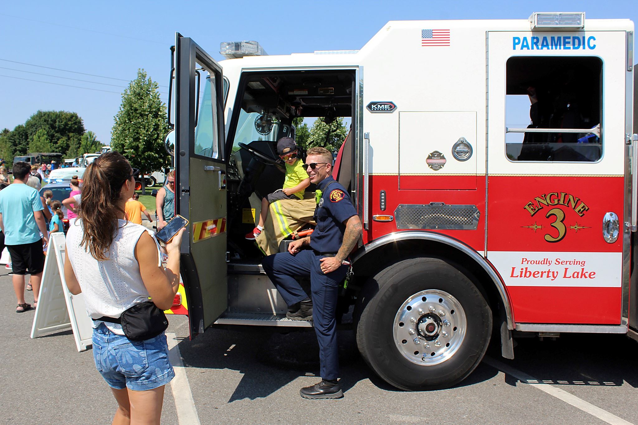 Spokane Valley Fire truck with fireman and Touch A Truck visitors